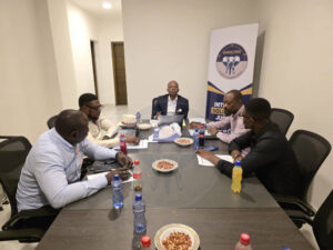 Le Président National Man David Kiala et le Secrétaire Général Floyd Kalombo lors de la réunion des commissions du Parti Avançons à Kinshasa, octobre 2025